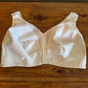 Exquisite Form Front Close Full Coverage Bra White Floral Support Plus Size 44D